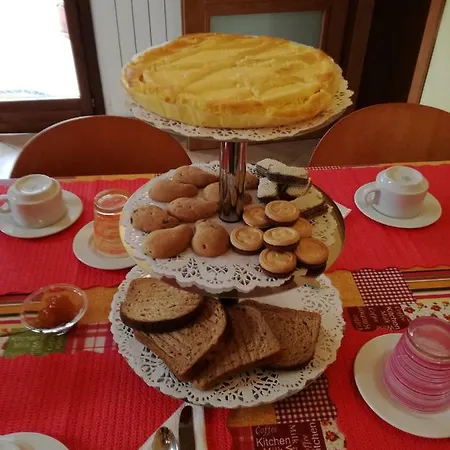 La Dolce לינה וארוחת בוקר 3*